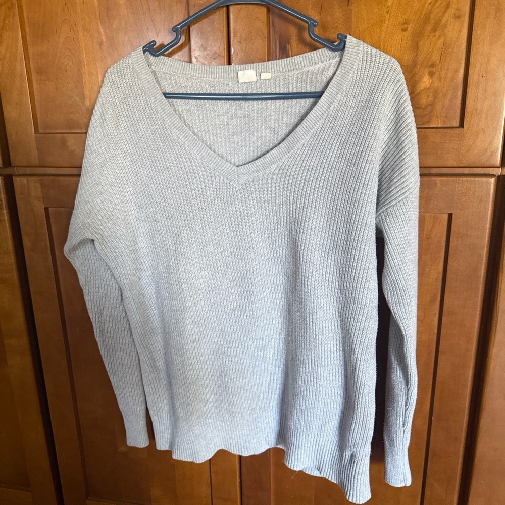 GAP Women's Light Gray V-Neck Cotton Sweater Size M